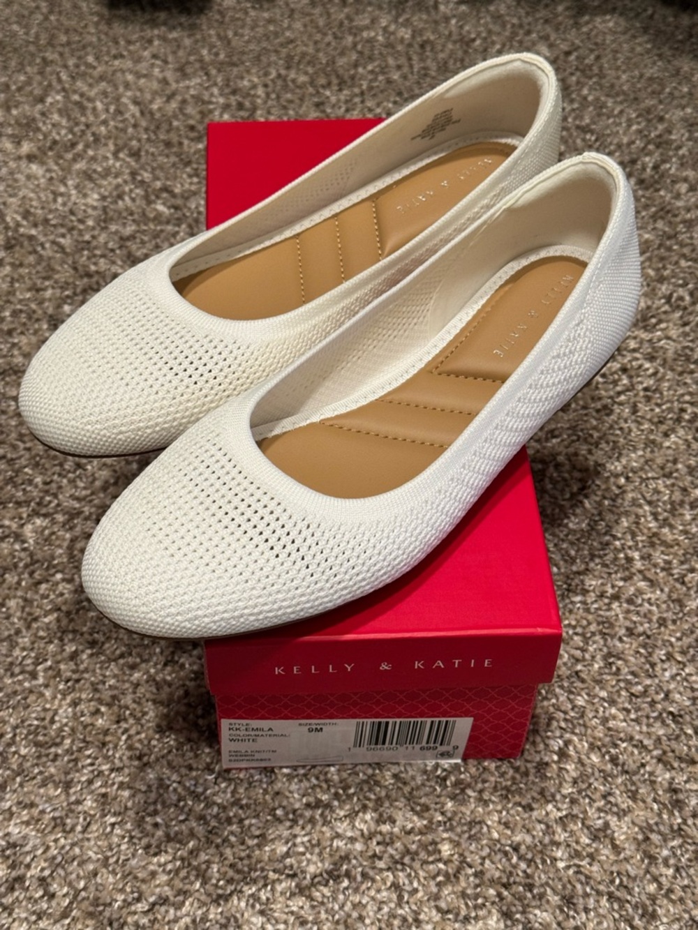 NWT Kelly & Katie Women's Emilia Flats in White